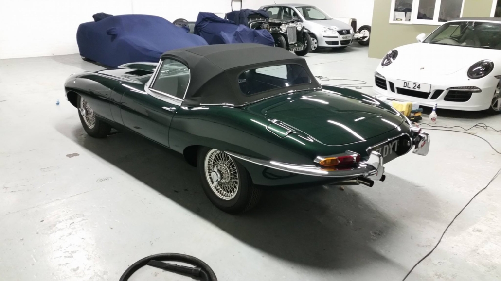 Jaguar_E-type