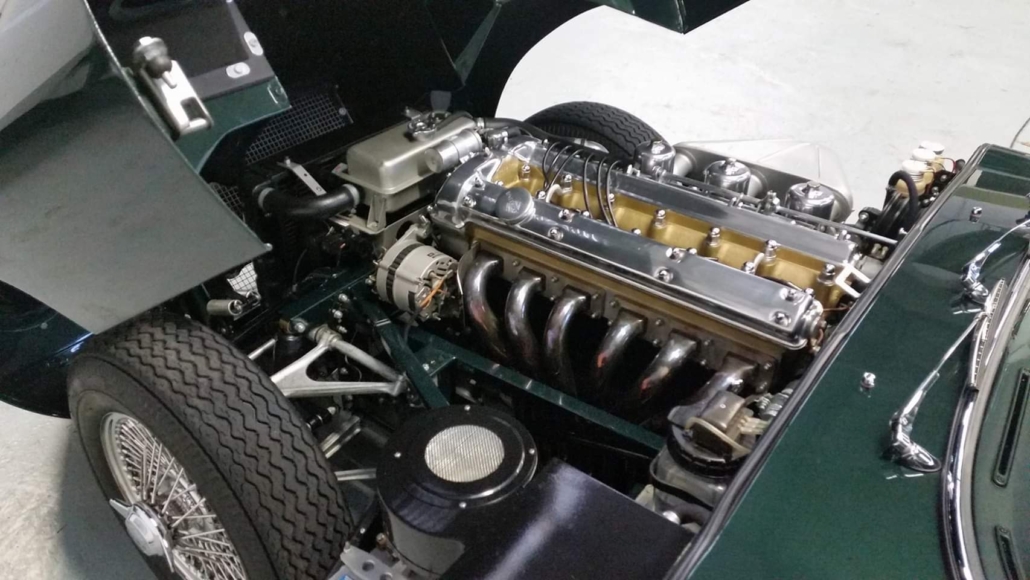 Jaguar_E-type engine.