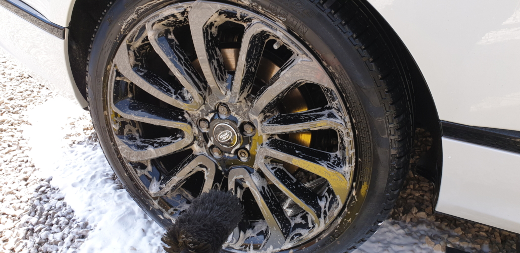 Range_Rover_Wheel_cleaning.